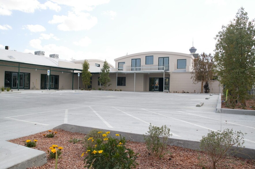 More Photos Of 231-241 W Charleston Blvd, Las Vegas Loft Creative Space For Lease