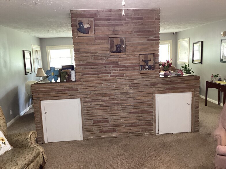 More Photos Of 302 Conroe Dr, Conroe Assisted Living For Sale