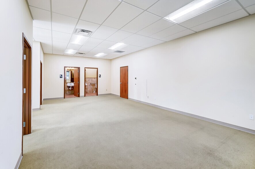 More Photos Of 1740 Thomas Paine Pky, Dayton Warehouse For Lease