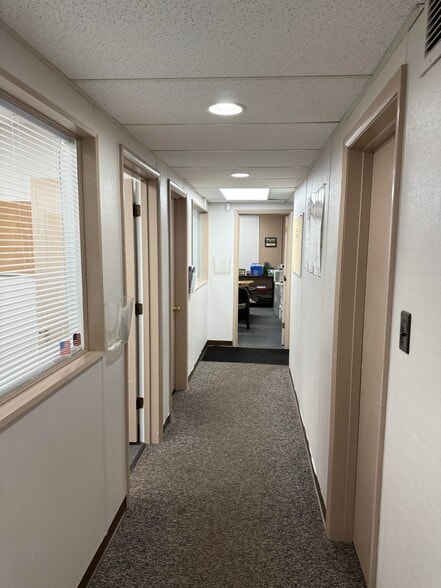 More Photos Of 2158 Osterfeld St, Cincinnati Office For Sale