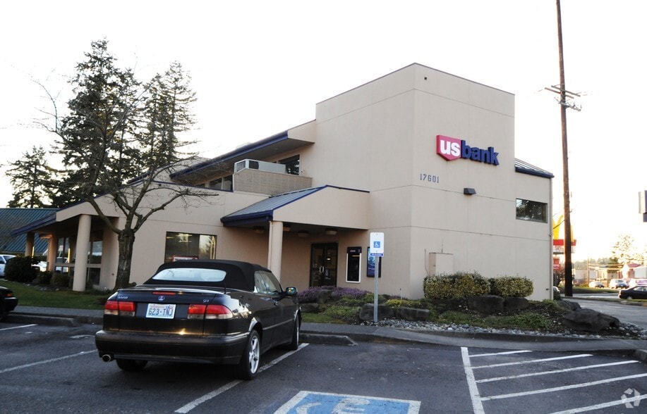 Primary Photo Of 17601 SE 272nd St, Covington Bank For Lease