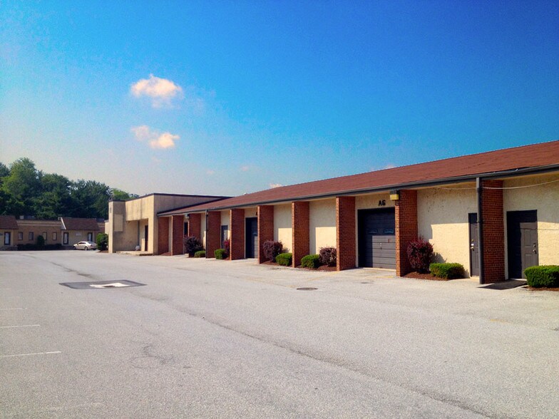 More Photos Of 300 Cornell Dr, Wilmington Flex For Sale