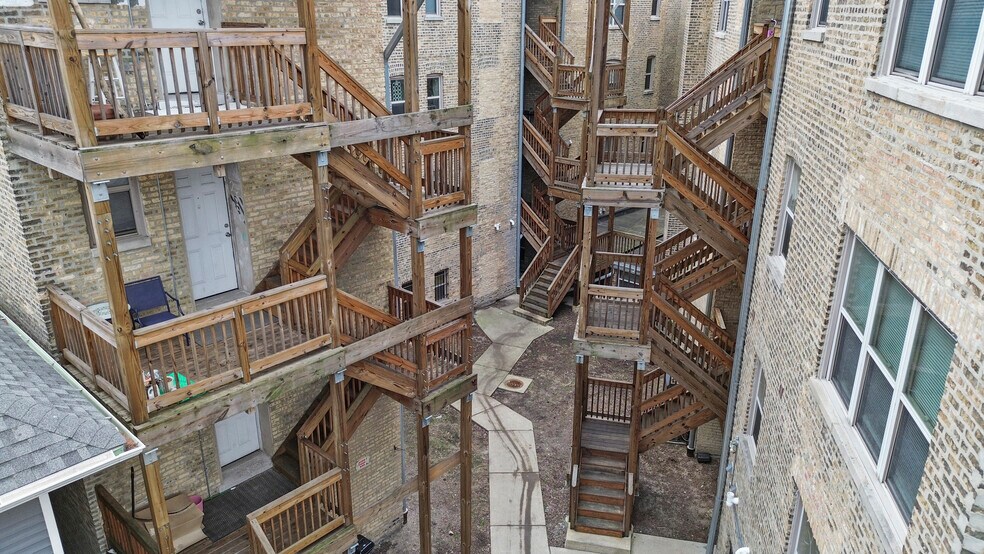 More Photos Of 2038-2048 W Touhy Ave, Chicago Apartments For Sale