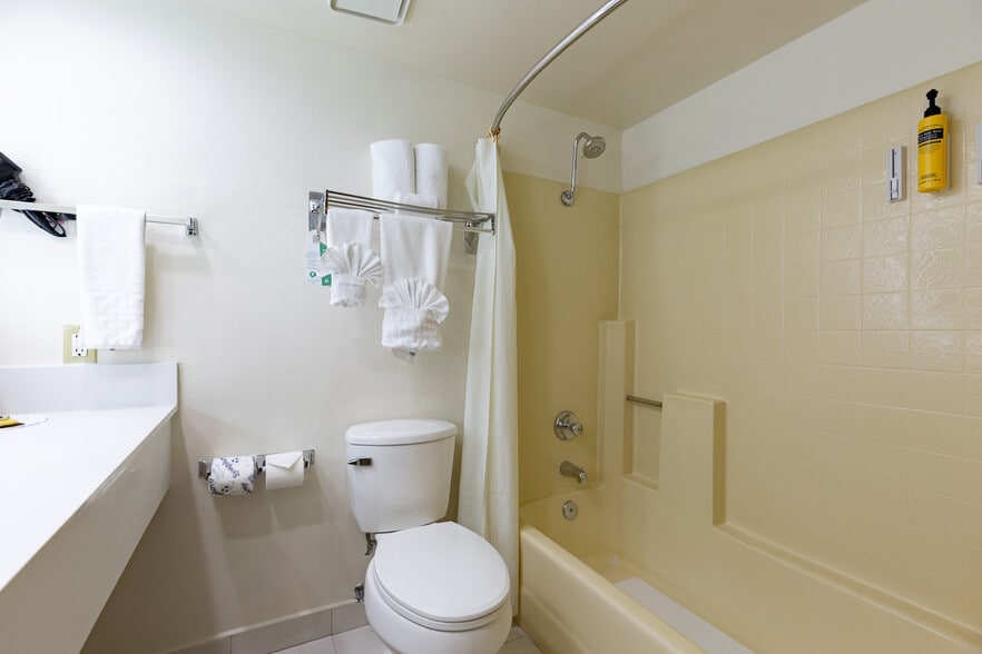 More Photos Of 74695 Highway 111, Palm Desert Hotel For Sale