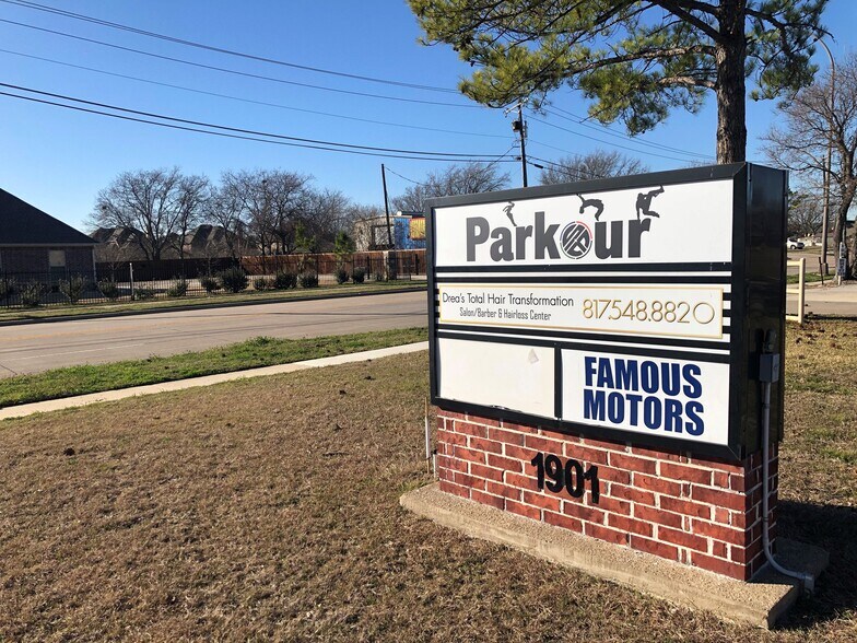 More Photos Of 1901 Southeast Pky, Arlington Light Manufacturing For Lease