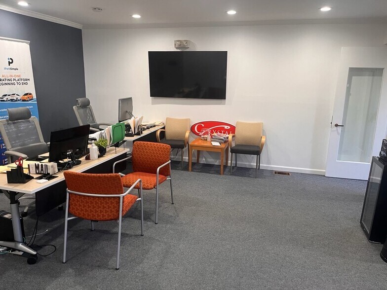 More Photos Of 775 S 23rd St S, Arlington Office For Sale