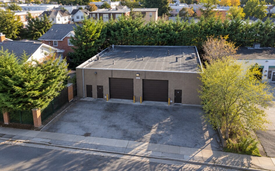 More Photos Of 51 Sprague Ave, Amityville Service For Lease
