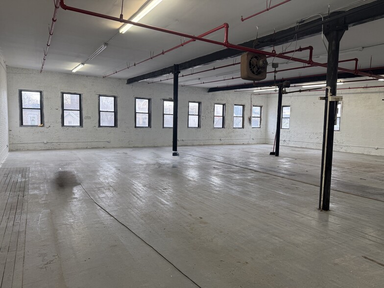 More Photos Of 4130 Park Ave, Bronx Manufacturing For Lease