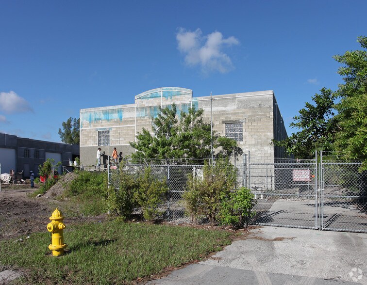 More Photos Of 2937 Ravenswood Rd, Fort Lauderdale Self Storage For Sale