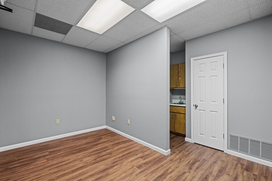 More Photos Of 4171-4193 Crescent Dr, Saint Louis Medical For Sale