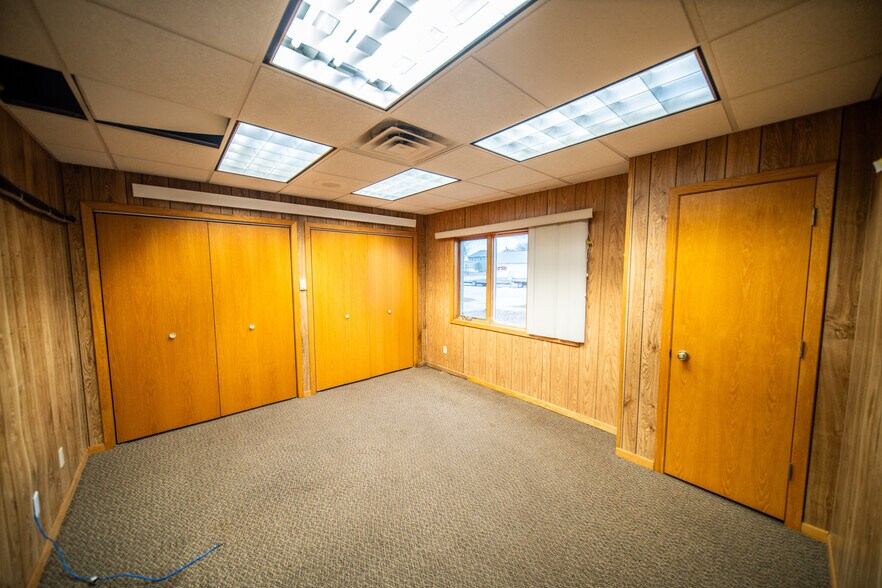 More Photos Of 1006 8th Ave SW, Austin Flex For Lease