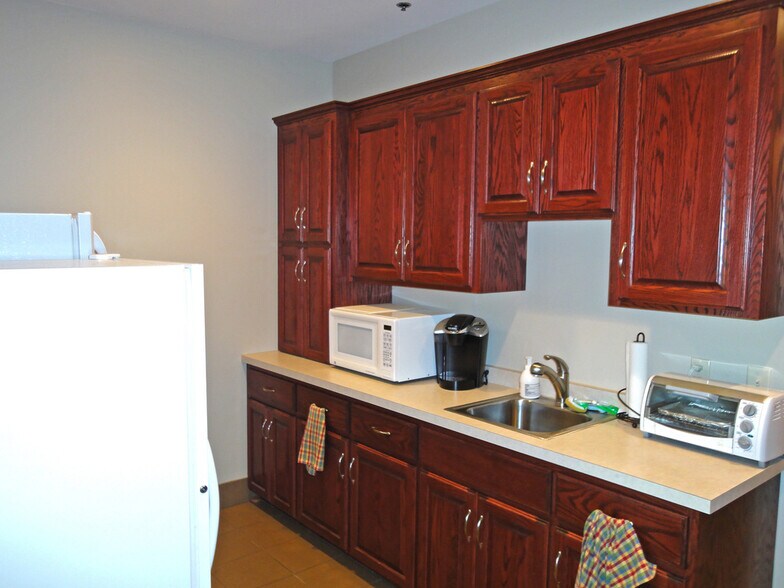 More Photos Of 16200-16204 Highway 7, Minnetonka Office For Lease