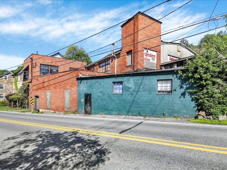 More Photos Of 1524 Friedensburg Rd, Reading Storefront Retail Residential For Sale