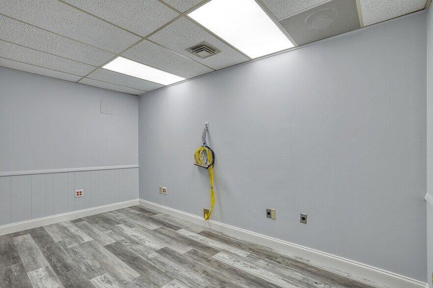 More Photos Of 4051 Executive Park Dr, Harrisburg Office For Lease