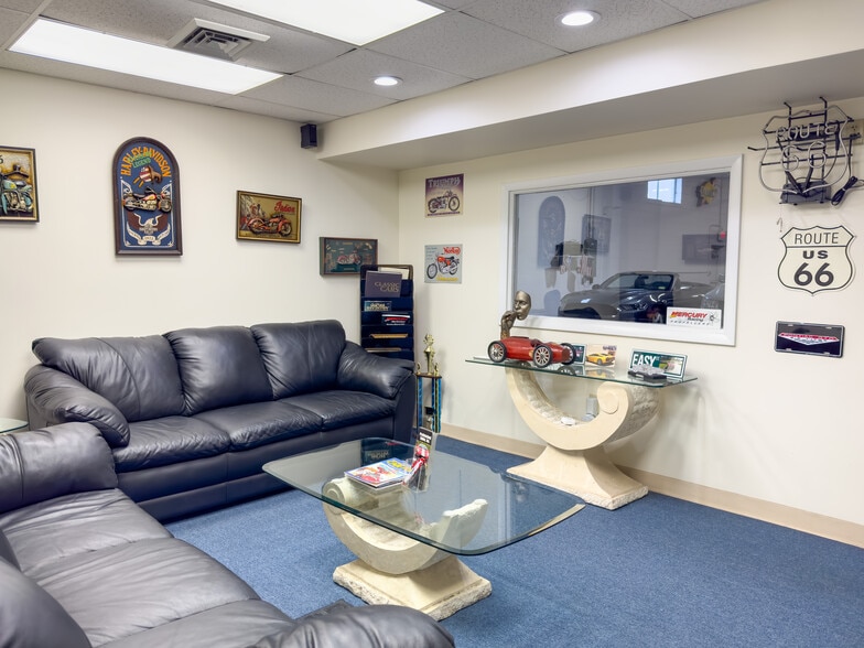 More Photos Of 1448 Ford Rd, Bensalem Warehouse For Lease