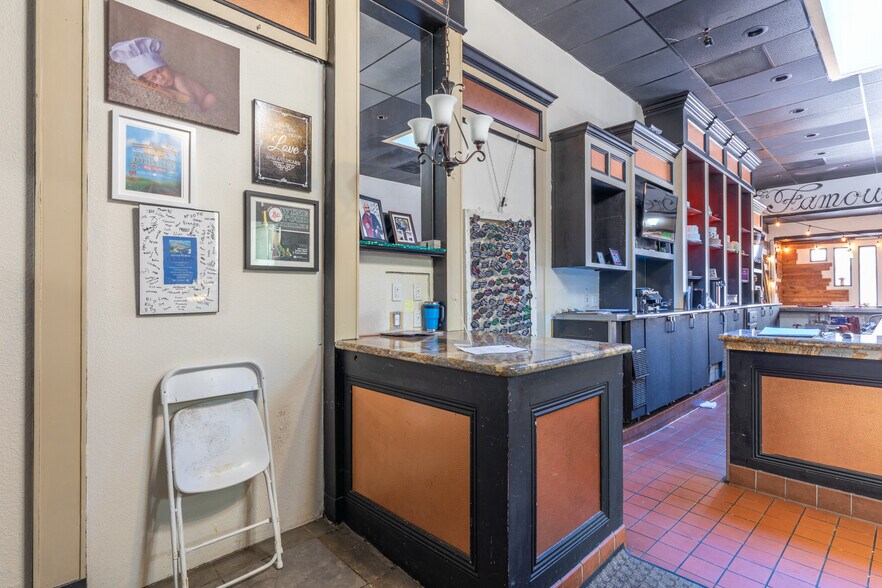 More Photos Of 835-837 Texas St, Fairfield Storefront For Lease