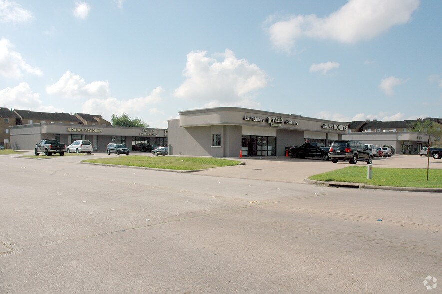 More Photos Of 2102-2150 Bay Area Blvd, Houston General Retail For Lease