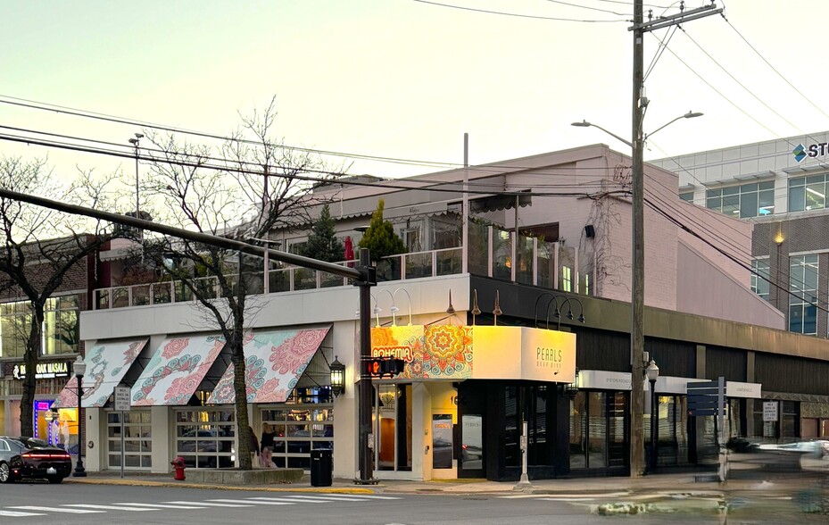 Primary Photo Of 100 S Main St, Royal Oak Restaurant For Sale