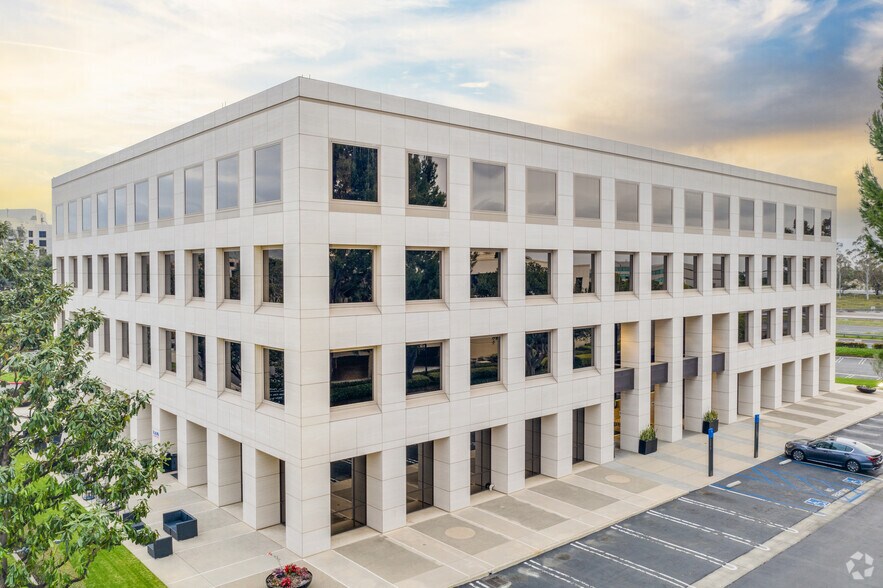 More Photos Of 100 Pacifica, Irvine Loft Creative Space For Lease