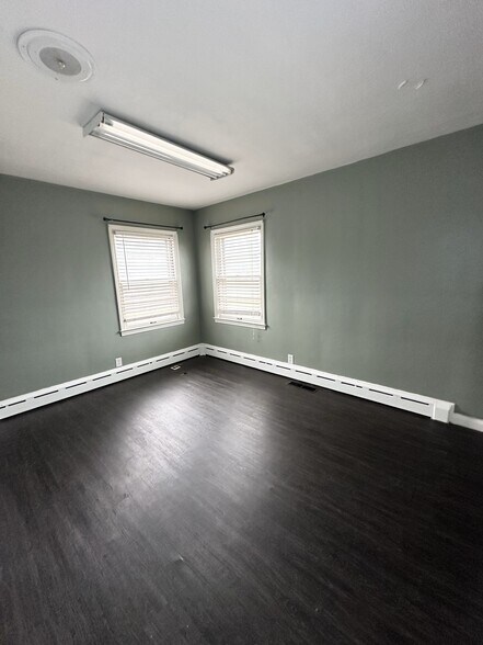 More Photos Of 2600 N Park Rd, Connersville Flex For Sale