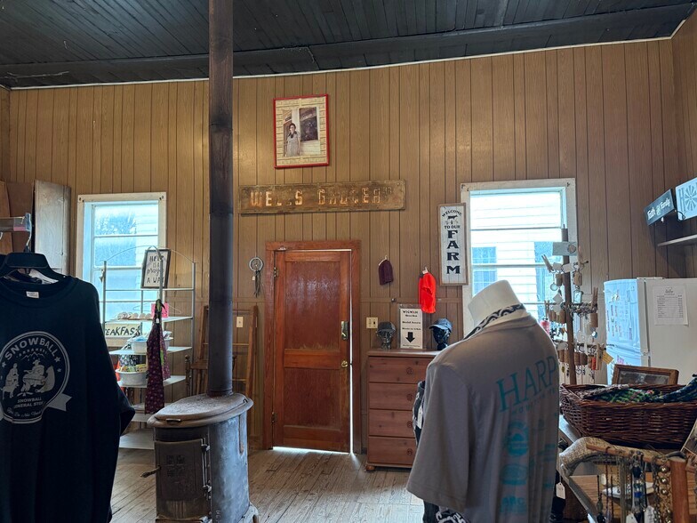 More Photos Of 128 River Rd, Marshall General Retail For Sale