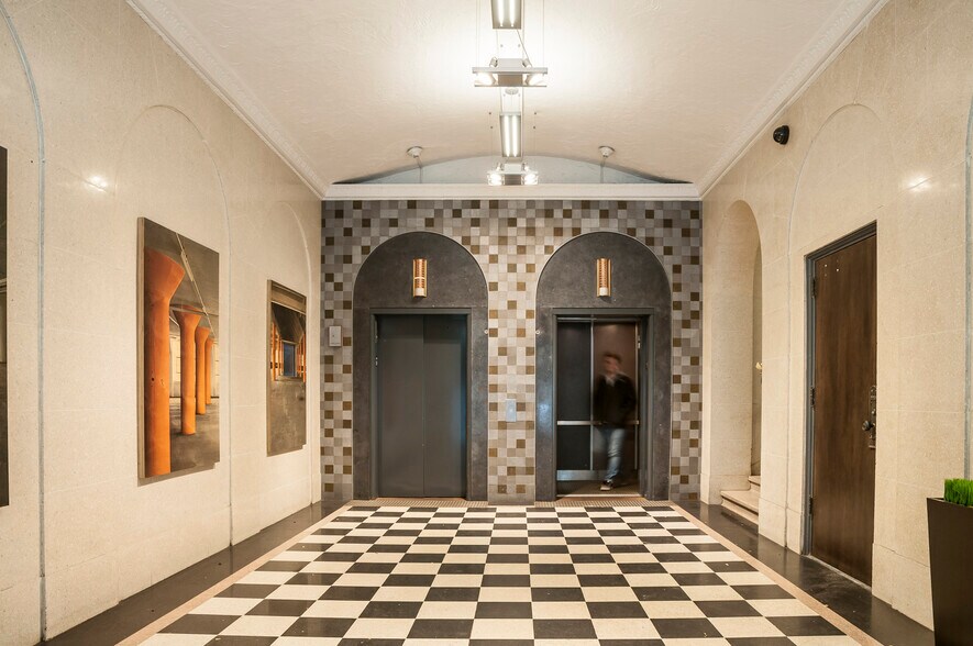 More Photos Of 328 S Jefferson St, Chicago Office For Lease