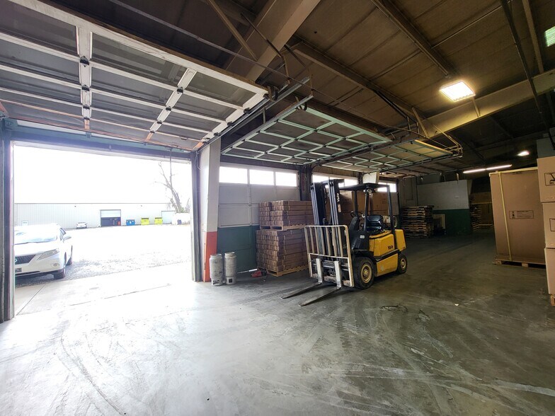 More Photos Of 516 Adele Ave, Joplin Distribution For Sale