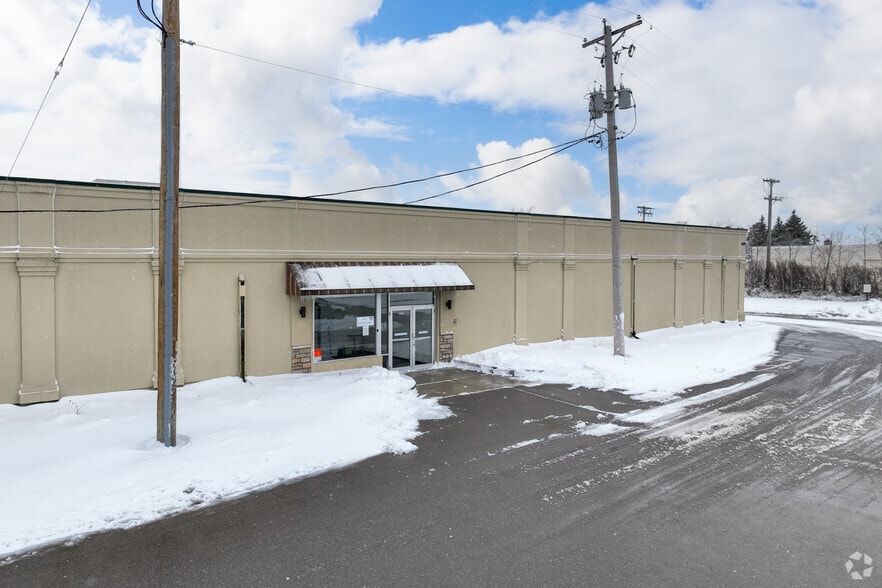 More Photos Of 1201 County Road E, Saint Paul Storefront Retail Office For Lease