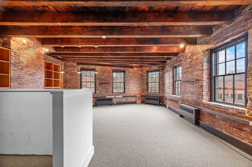 More Photos Of 2 Liberty St, Newburyport Office For Lease