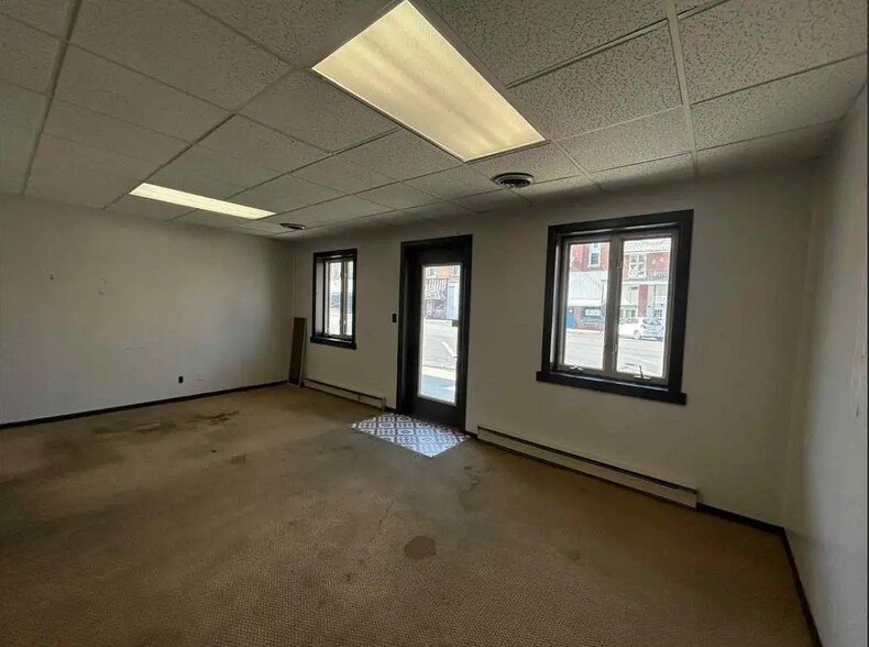 More Photos Of 507 W Main St, Mound City Freestanding For Sale