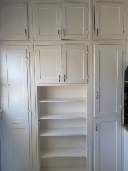 More Photos Of 1050 E Hellman St, Long Beach Apartments For Sale