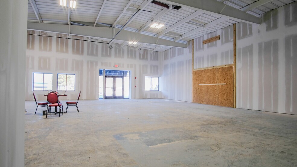 More Photos Of 53 Freemans Bridge Rd, Schenectady Flex For Lease