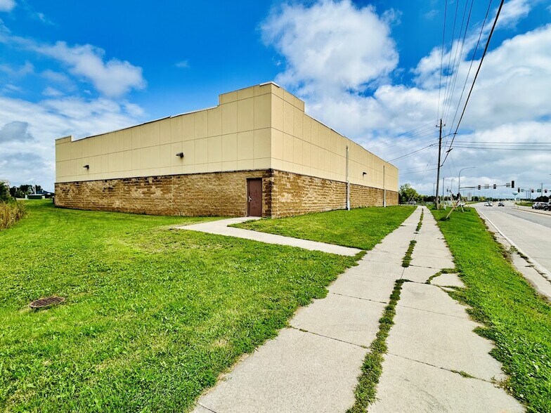 More Photos Of 2440 Clare Ln Ne, Rochester Flex For Sale