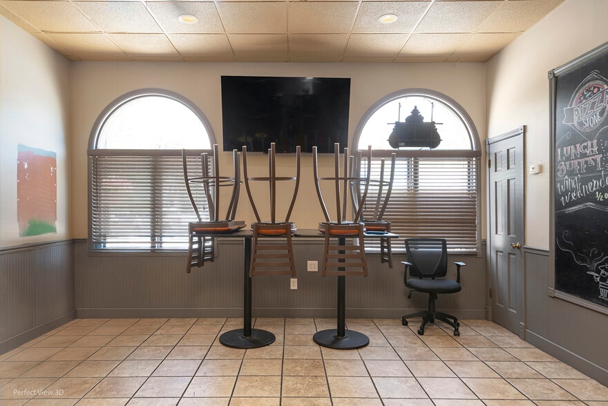 More Photos Of 119 W Washington St, Momence Restaurant For Sale