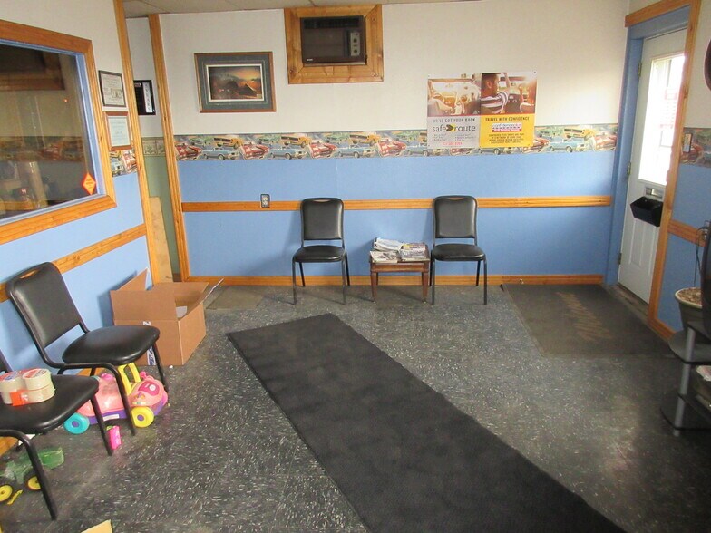 More Photos Of 526 S Phillips St, Algona Auto Repair For Sale