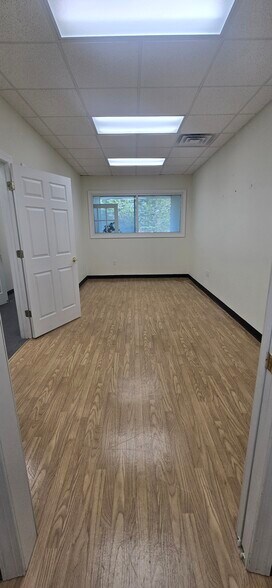 More Photos Of 100 Governors Trace, Fayetteville Office For Lease