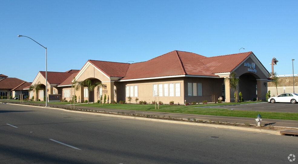 Primary Photo Of 7575 N Fresno St, Fresno Office For Lease