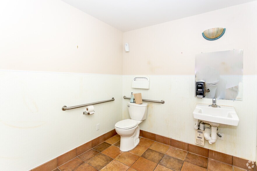 More Photos Of 940 E Valley Pky, Escondido Unknown For Lease