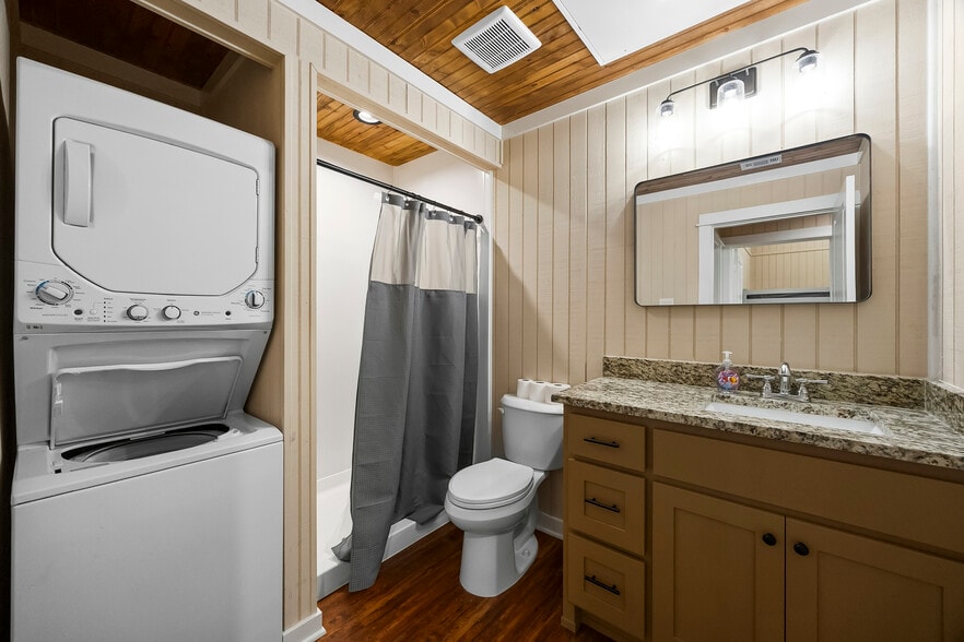 More Photos Of 397 VZ County Road 3611, Edgewood Sports And Entertainment For Sale