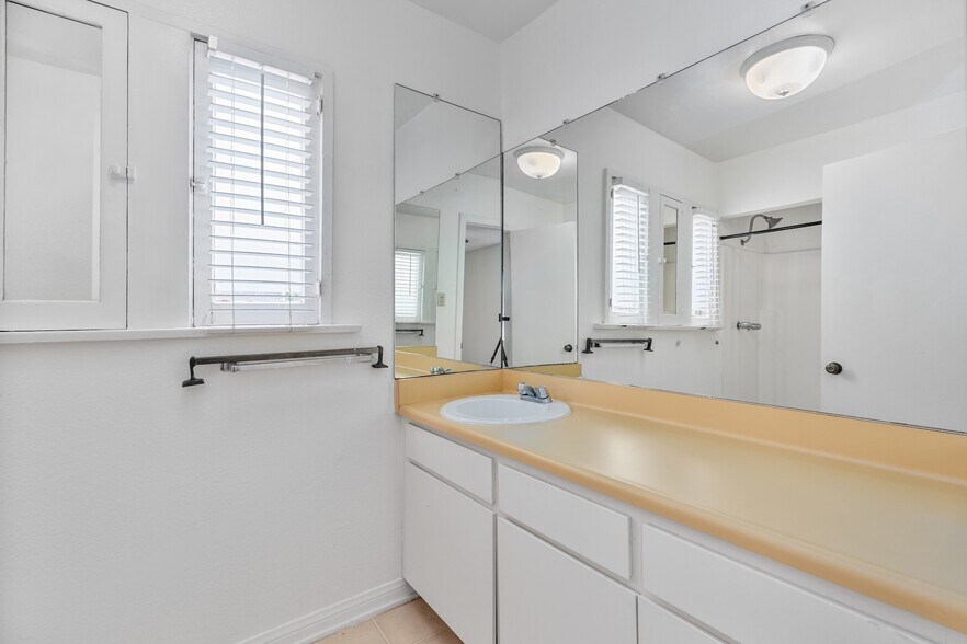 More Photos Of 1507-1509 14th St, Santa Monica Apartments For Sale