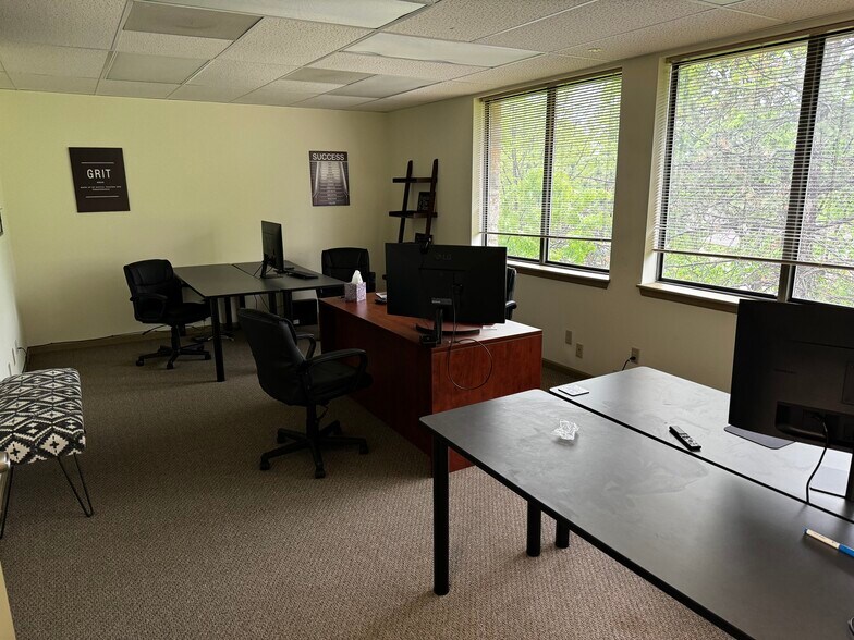 More Photos Of 4228 S Hocker Dr, Independence Office For Sale