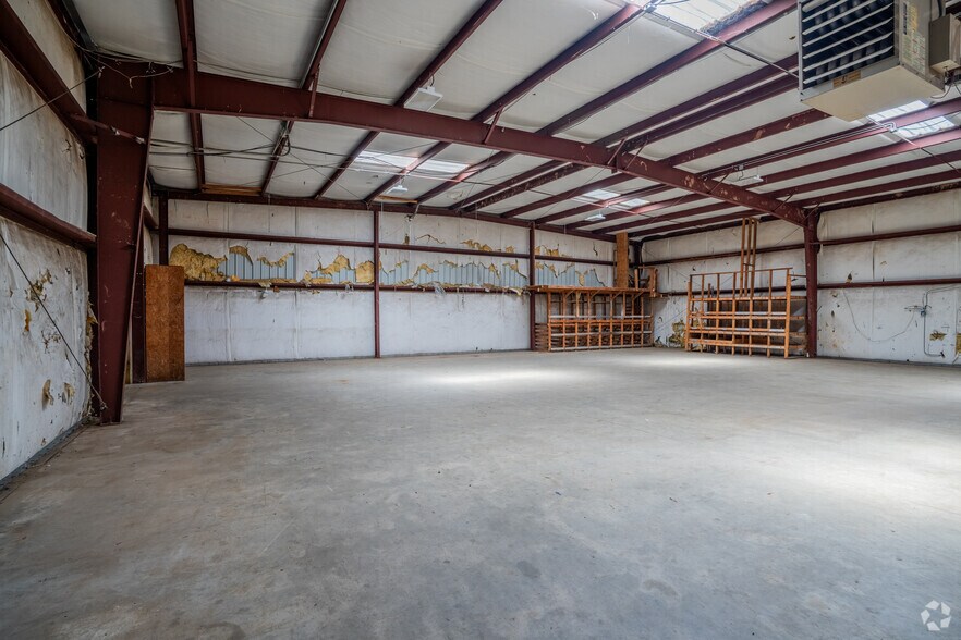 More Photos Of 9296 S Main St, Jonesboro Service For Sale