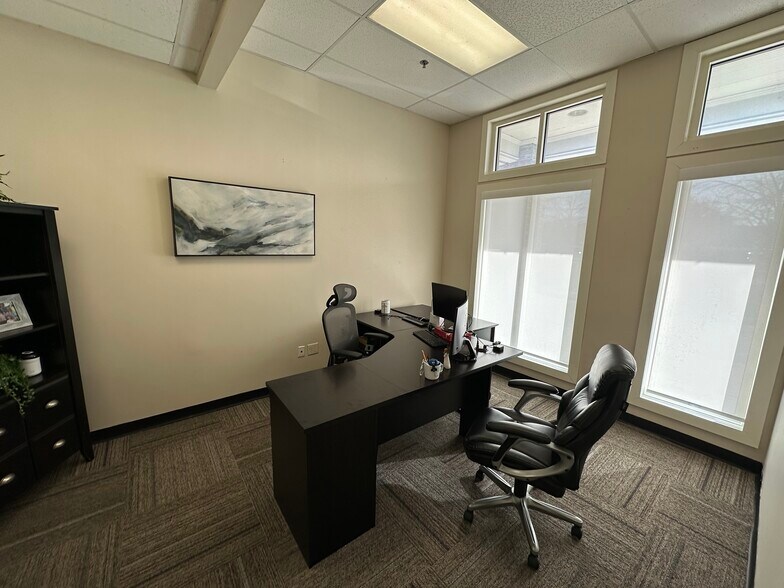 More Photos Of 2124 W Chesterfield Blvd, Springfield Storefront Retail Office For Lease