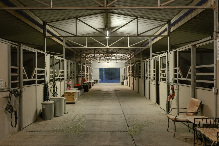 More Photos Of 9525 E Graf Ln, Tucson Horse Stables For Sale