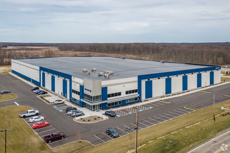 More Photos Of 10069 Wellman Rd, Streetsboro Distribution For Lease