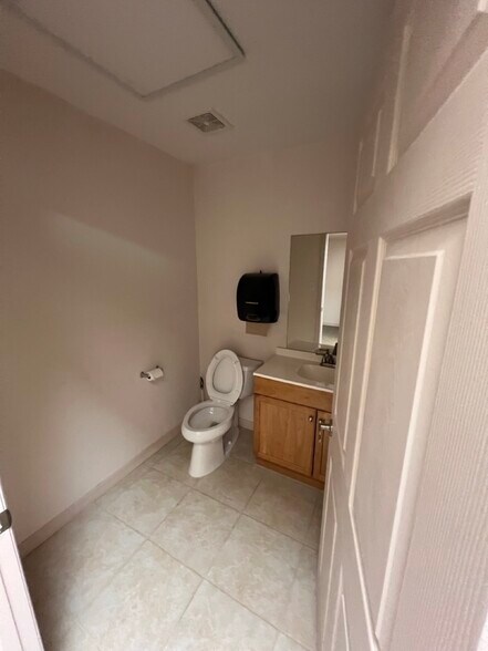 More Photos Of 360 Old Sanford Oviedo Rd, Winter Springs Manufacturing For Sale