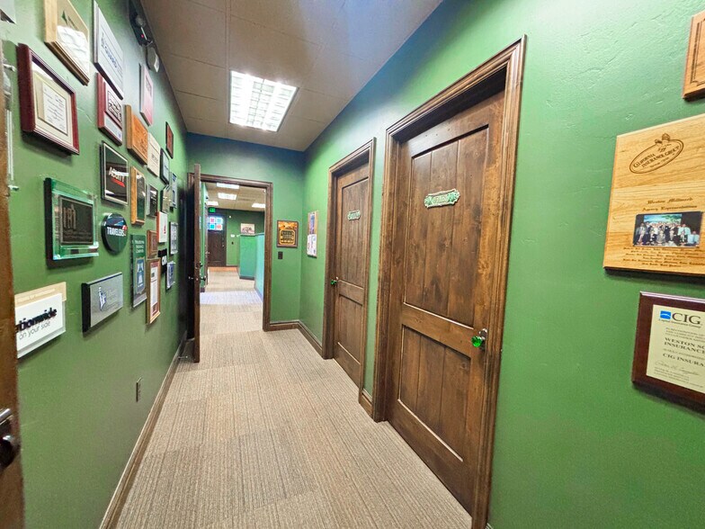 More Photos Of 11142 Highland Blvd, Highland Medical For Lease