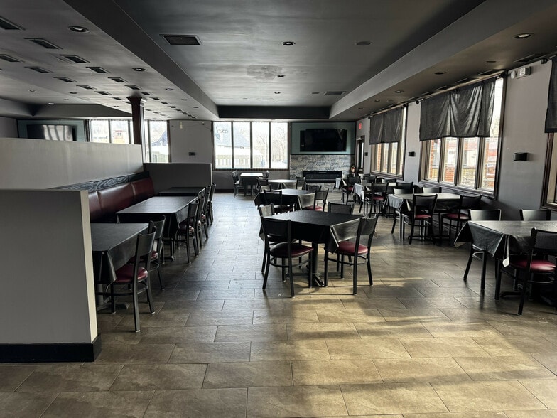 More Photos Of 160 English Landing Dr, Parkville Restaurant For Lease