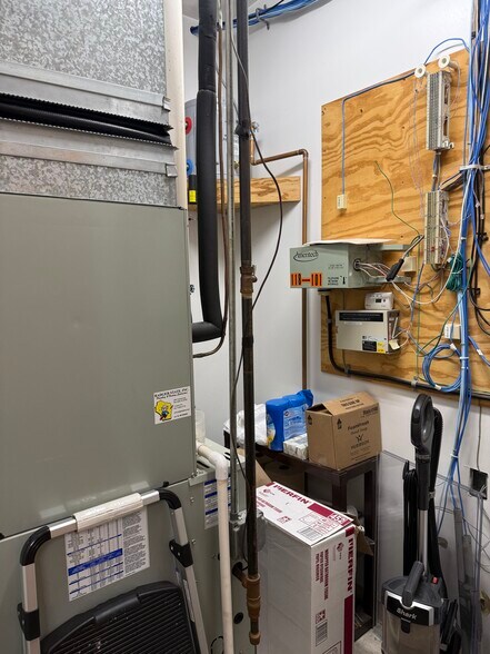 More Photos Of 118 N Broadway St, Stanley Bank For Sale