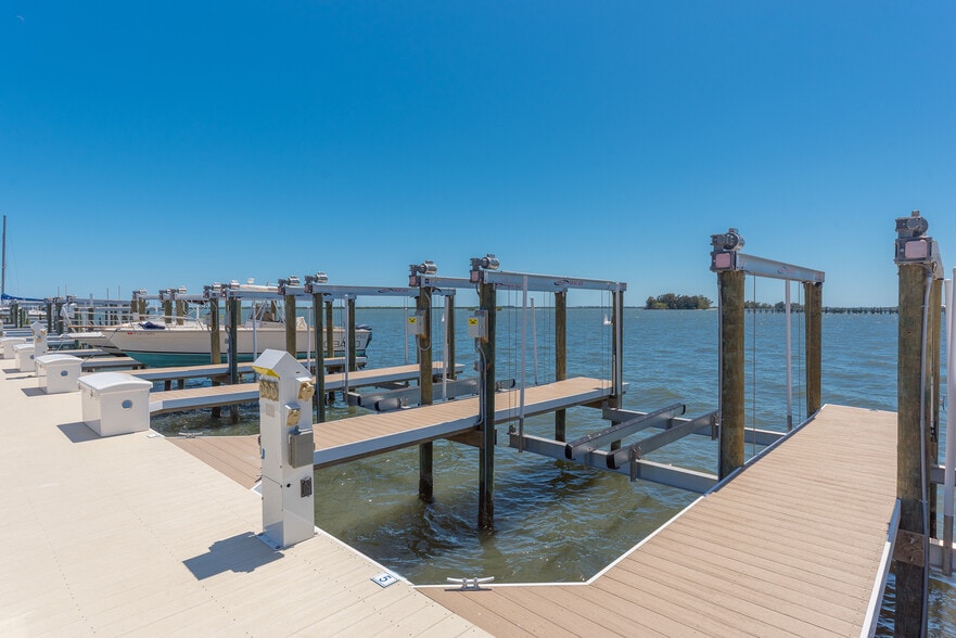 More Photos Of 806 Indian River Dr, Sebastian Marina For Sale
